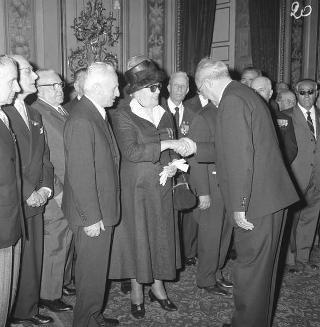 Il Generale di Corpo d'Armata Aldo Rossi, Presidente del Consiglio dell'Ordine militare d'Italia, con gli insigniti dell'Ordine in visita di omaggio al Presidente della Repubblica Giuseppe Saragat