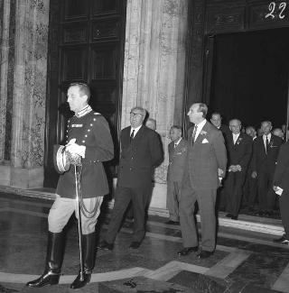 Il Generale di Corpo d'Armata Aldo Rossi, Presidente del Consiglio dell'Ordine militare d'Italia, con gli insigniti dell'Ordine in visita di omaggio al Presidente della Repubblica Giuseppe Saragat