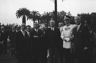 Il Presidente della Repubblica Giuseppe Saragat partecipa alle celebrazioni per la festa della Repubblica: rivista militare e deposizione di una corona di alloro al Sacello del Milite Ignoto all'Altare della Patria