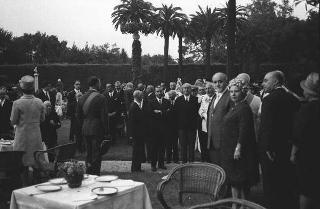 Il Presidente della Repubblica Giuseppe Saragat partecipa alle celebrazioni per la festa della Repubblica: rivista militare e deposizione di una corona di alloro al Sacello del Milite Ignoto all'Altare della Patria