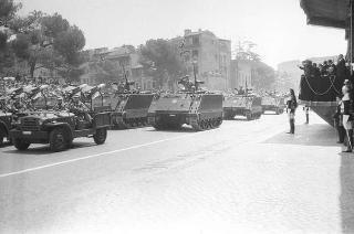 Il Presidente della Repubblica Giuseppe Saragat partecipa alle celebrazioni per la festa della Repubblica: rivista militare e deposizione di una corona di alloro al Sacello del Milite Ignoto all'Altare della Patria