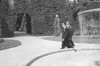 Ricevimento offerto dal Presidente della Repubblica Giuseppe Saragat alle Alte Cariche dello Stato per la Festa della Repubblica nei Giardini del Quirinale