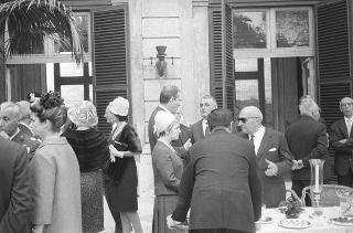 Ricevimento offerto dal Presidente della Repubblica Giuseppe Saragat alle Alte Cariche dello Stato per la Festa della Repubblica nei Giardini del Quirinale