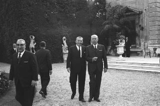 Ricevimento offerto dal Presidente della Repubblica Giuseppe Saragat alle Alte Cariche dello Stato per la Festa della Repubblica nei Giardini del Quirinale