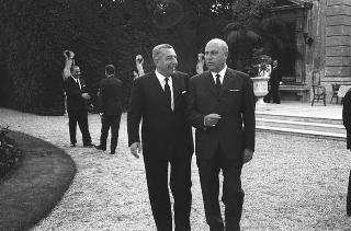 Ricevimento offerto dal Presidente della Repubblica Giuseppe Saragat alle Alte Cariche dello Stato per la Festa della Repubblica nei Giardini del Quirinale