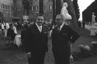 Ricevimento offerto dal Presidente della Repubblica Giuseppe Saragat alle Alte Cariche dello Stato per la Festa della Repubblica nei Giardini del Quirinale