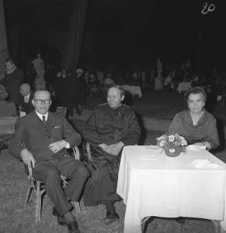 Ricevimento offerto dal Presidente della Repubblica Giuseppe Saragat alle Alte Cariche dello Stato per la Festa della Repubblica nei Giardini del Quirinale
