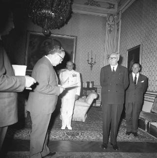 Saturno Nevola, Presidente della Sezione combattenti e reduci del Quirinale, con i componenti il Consiglio della Sezione in visita di omaggio al Presidente della Repubblica Giuseppe Saragat