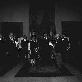 Luigi Turano, Presidente dell'XI Congresso internazionale di radiologia, con le delegazioni dei 71 paesi partecipanti in visita di omaggio al Presidente della Repubblica Giuseppe Saragat