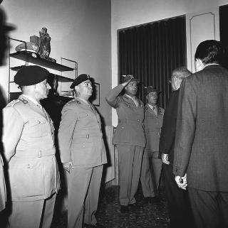 Scuola di fanteria di Cesano, intervento del Presidente della Repubblica Giuseppe Saragat alla premiazione delle pattuglie partecipanti alla gara "Coppa Presidente della Repubblica"