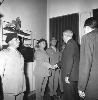Scuola di fanteria di Cesano, intervento del Presidente della Repubblica Giuseppe Saragat alla premiazione delle pattuglie partecipanti alla gara "Coppa Presidente della Repubblica"