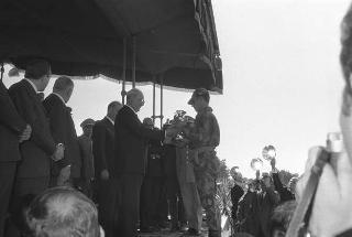 Scuola di fanteria di Cesano, intervento del Presidente della Repubblica Giuseppe Saragat alla premiazione delle pattuglie partecipanti alla gara "Coppa Presidente della Repubblica"