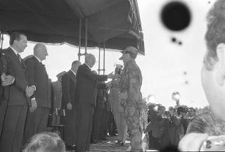 Scuola di fanteria di Cesano, intervento del Presidente della Repubblica Giuseppe Saragat alla premiazione delle pattuglie partecipanti alla gara "Coppa Presidente della Repubblica"