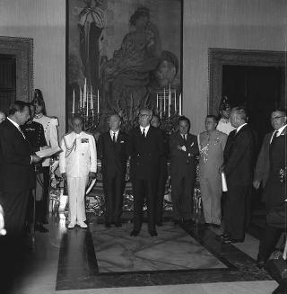 Il Presidente della Repubblica Giuseppe Saragat con Avery Brundage, Presidente del CIO e l'avv. Giulio Onesti, Presidente del CONI, con i comitati olimpici internazionali