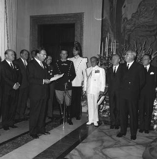 Il Presidente della Repubblica Giuseppe Saragat con Avery Brundage, Presidente del CIO e l'avv. Giulio Onesti, Presidente del CONI, con i comitati olimpici internazionali