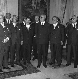 Il Presidente della Repubblica Giuseppe Saragat con Avery Brundage, Presidente del CIO e l'avv. Giulio Onesti, Presidente del CONI, con i comitati olimpici internazionali