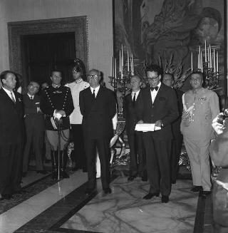 Il Presidente della Repubblica Giuseppe Saragat con Avery Brundage, Presidente del CIO e l'avv. Giulio Onesti, Presidente del CONI, con i comitati olimpici internazionali