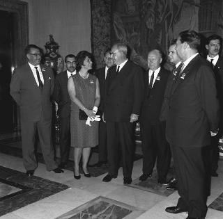 Il Presidente della Repubblica Giuseppe Saragat con Avery Brundage, Presidente del CIO e l'avv. Giulio Onesti, Presidente del CONI, con i comitati olimpici internazionali