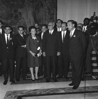 Il Presidente della Repubblica Giuseppe Saragat con Avery Brundage, Presidente del CIO e l'avv. Giulio Onesti, Presidente del CONI, con i comitati olimpici internazionali