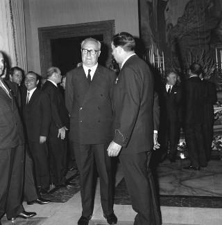 Il Presidente della Repubblica Giuseppe Saragat con Avery Brundage, Presidente del CIO e l'avv. Giulio Onesti, Presidente del CONI, con i comitati olimpici internazionali