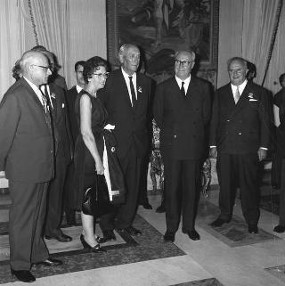 Il Presidente della Repubblica Giuseppe Saragat con Avery Brundage, Presidente del CIO e l'avv. Giulio Onesti, Presidente del CONI, con i comitati olimpici internazionali