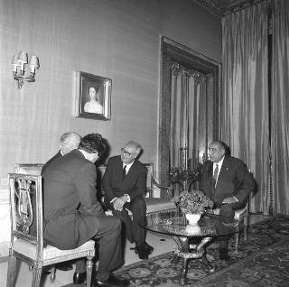 Santoro Passarelli, Presidente dell'INA, con il Consiglio direttivo dell'Ente in visita di omaggio al Presidente della Repubblica Giuseppe Saragat