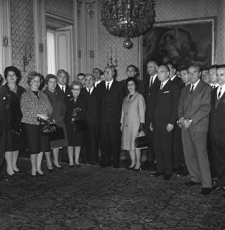 Lazzaro M. de Bernardis, Presidente della Association européenne des enseignants, con i componenti del Comitato centrale in udienza dal Presidente della Repubblica Giuseppe Saragat
