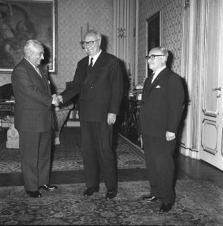 Juan Carlo Pugliese, Ministro dell'economia della Repubblica di Argentina, con l'ambasciatore di Argentina a Roma Defferrari in udienza dal Presidente della Repubblica Giuseppe Saragat