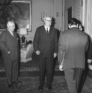 Juan Carlo Pugliese, Ministro dell'economia della Repubblica di Argentina, con l'ambasciatore di Argentina a Roma Defferrari in udienza dal Presidente della Repubblica Giuseppe Saragat