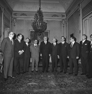 Agostino Cerioni, Presidente del Consiglio regionale della Sardegna, con i componenti il nuovo ufficio di presidenza dell'Assemblea regionale in udienza dal Presidente della Repubblica Giuseppe Saragat