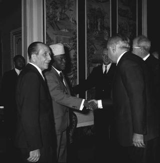 Il Presidente della Repubblica Giuseppe Saragat riceve la visita di Philibert Tsiranana, Presidente della Repubblica Malgascia, con il Ministro degli esteri Albert Sylla e l'ambasciatore a Roma Jules Razafimbahiny
