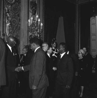 Il Presidente della Repubblica Giuseppe Saragat incontra Victor Leemans, Presidente del Parlamento Europeo, con i partecipanti alla Conferenza euroafricana