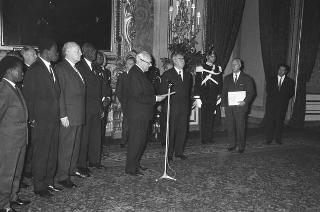 Il Presidente della Repubblica Giuseppe Saragat incontra Victor Leemans, Presidente del Parlamento Europeo, con i partecipanti alla Conferenza euroafricana