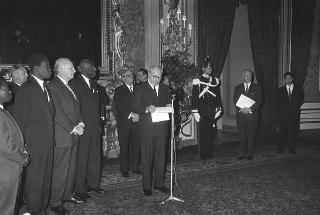 Il Presidente della Repubblica Giuseppe Saragat incontra Victor Leemans, Presidente del Parlamento Europeo, con i partecipanti alla Conferenza euroafricana