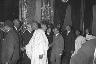Il Presidente della Repubblica Giuseppe Saragat incontra Victor Leemans, Presidente del Parlamento Europeo, con i partecipanti alla Conferenza euroafricana