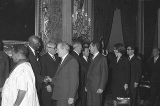 Il Presidente della Repubblica Giuseppe Saragat incontra Victor Leemans, Presidente del Parlamento Europeo, con i partecipanti alla Conferenza euroafricana