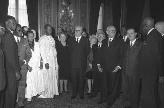 Il Presidente della Repubblica Giuseppe Saragat incontra Victor Leemans, Presidente del Parlamento Europeo, con i partecipanti alla Conferenza euroafricana