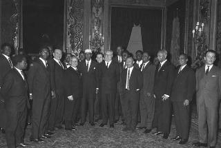 Il Presidente della Repubblica Giuseppe Saragat incontra Victor Leemans, Presidente del Parlamento Europeo, con i partecipanti alla Conferenza euroafricana