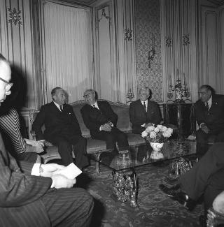 Il Presidente della Repubblica Giuseppe Saragat durante il colloquio Miguel Angel Zavala Ortiz, Ministro degli esteri di Argentina, accompagnato da Juan Palmero, Ministro dell'interno argentino