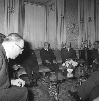 Il Presidente della Repubblica Giuseppe Saragat durante il colloquio Miguel Angel Zavala Ortiz, Ministro degli esteri di Argentina, accompagnato da Juan Palmero, Ministro dell'interno argentino