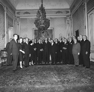 Il Presidente della Repubblica Giuseppe Saragat riceve in udienza Roberto Ago, Presidente della Società italiana per l'organizzazione internazionale, e i componenti del Consiglio direttivo della Società