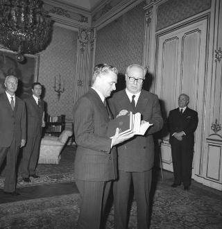 Il Presidente della Repubblica Giuseppe Saragat riceve in udienza Roberto Ago, Presidente della Società italiana per l'organizzazione internazionale, e i componenti del Consiglio direttivo della Società