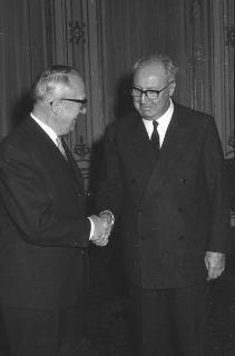 Il Presidente della Repubblica Giuseppe Saragat con Walter Hallstein, Presidente della Commissione economica della CEE e Lionello Levi Sandri