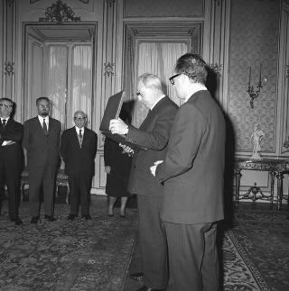 Il Presidente della Repubblica Giuseppe Saragat riceve in udienza Nicola Signorello, Presidente dell'Associazione nazionale Enti di assistenza, con i componenti del Comitato direttivo