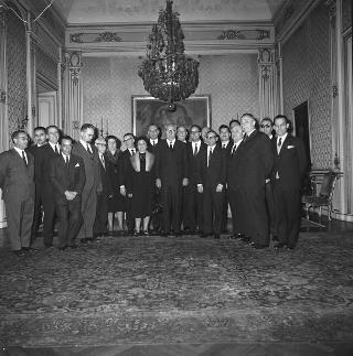 Il Presidente della Repubblica Giuseppe Saragat riceve in udienza Nicola Signorello, Presidente dell'Associazione nazionale Enti di assistenza, con i componenti del Comitato direttivo