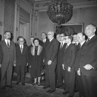 Il Presidente della Repubblica Giuseppe Saragat riceve in udienza Nicola Signorello, Presidente dell'Associazione nazionale Enti di assistenza, con i componenti del Comitato direttivo
