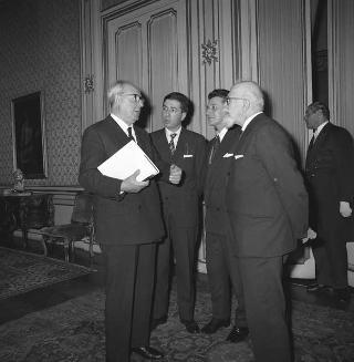 Attilio Tanas, vicePresidente della Giunta Provinciale di Trento con Riccardo Bacchi e Piero Pieri, in visita di omaggio al Presidente della Repubblica Giuseppe Saragat per fare dono del volume dedicato al martire Cesare Battisti