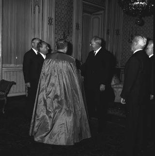 Il Presidente della Repubblica Giuseppe Saragat riceve in udienza Mons. John Partrik Carroll Abbing, Presidente dell'Opera nazionale per la città dei ragazzi