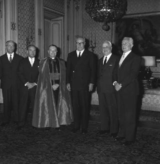 Il Presidente della Repubblica Giuseppe Saragat riceve in udienza Mons. John Partrik Carroll Abbing, Presidente dell'Opera nazionale per la città dei ragazzi