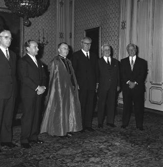 Il Presidente della Repubblica Giuseppe Saragat riceve in udienza Mons. John Partrik Carroll Abbing, Presidente dell'Opera nazionale per la città dei ragazzi
